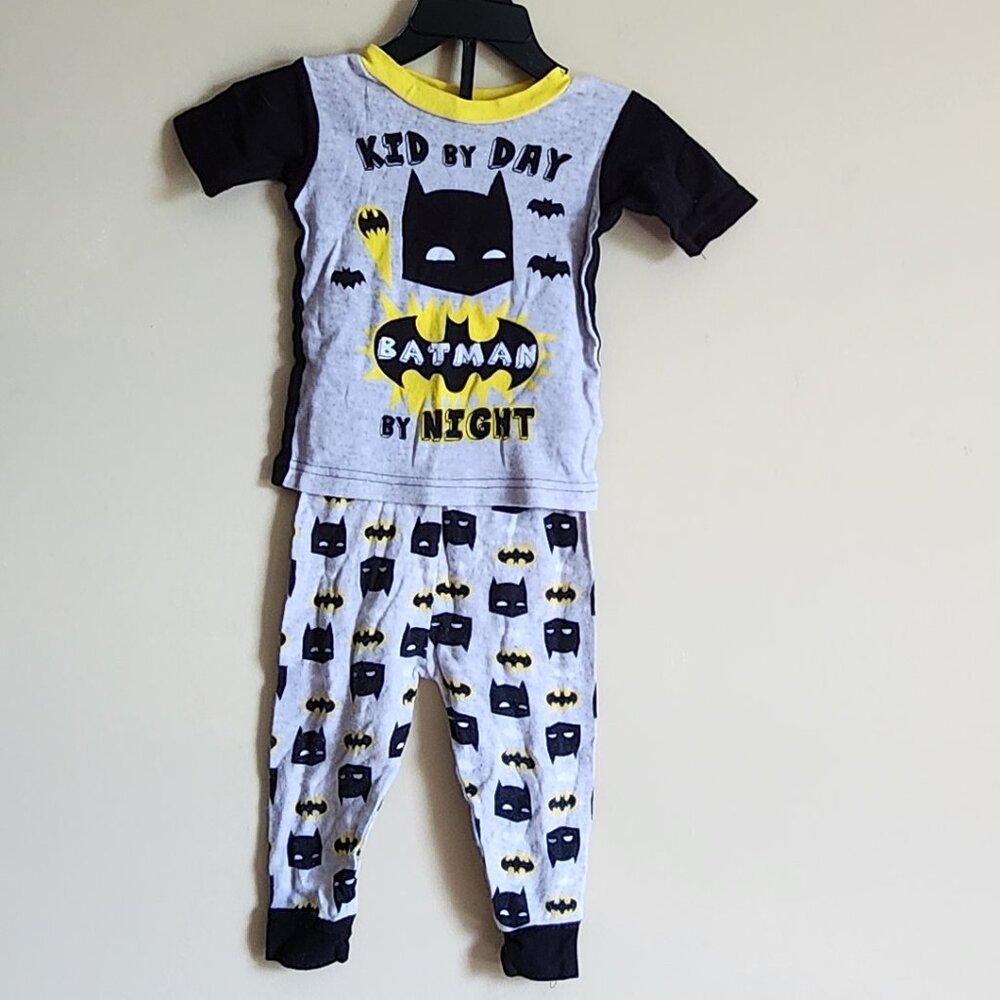 Batman Pajamas Set Short Sleeve Shirt With Long Pants. Size 2T